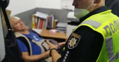 В киевском ЖК должник по коммуналке ударил электрика молотком - focus.ua - Украина - Киев - Нападение