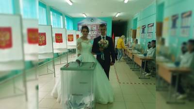 В день рождения, из ЗАГСа и даже в 93 года: как прошел первый день выборов в регионе - lipetskmedia.ru - Липецк