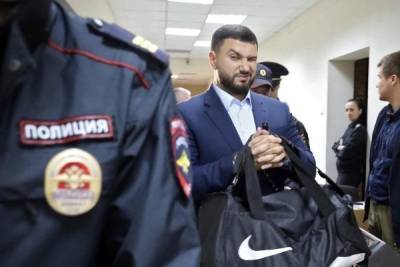 Суд сократил срок силовику, приговоренному за издевательства над задержанным - newsland.com - Санкт-Петербург - Кировская обл.