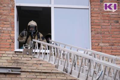 В Вуктыле газодымозащитники спасли на пожаре двух человек - komiinform.ru - респ. Коми