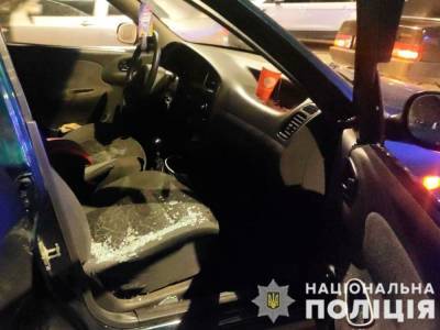 В Черновцах стреляли в автомобиль во время движения, в нем ехали трое несовершеннолетних - gordonua.com - Украина - Черновцы