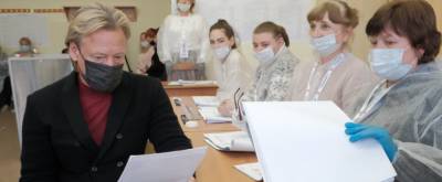 Дмитрий Харатьян - Актер Дмитрий Харатьян проголосовал в родной красногорской школе - runews24.ru