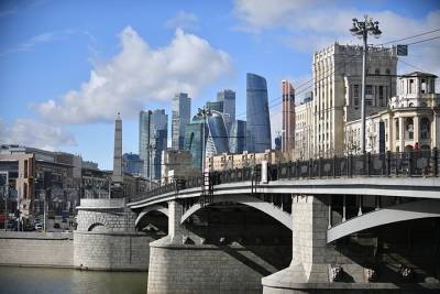 Движение транспорта временно ограничат на Бородинском мосту - vm.ru - Москва