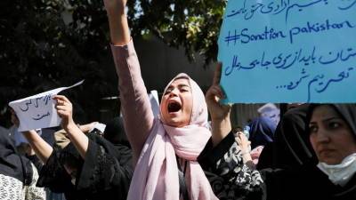 Забиулла Муджахид - Женщины проводят акцию протеста в Кабуле - russian.rt.com - Россия - Афганистан - Кабул