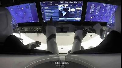 Илон Маск - Джаред Айзекман - Компания Илона Маска Space X впервые в истории отправила на орбиту экипаж из непрофессиональных астронавтов - 1tv.ru