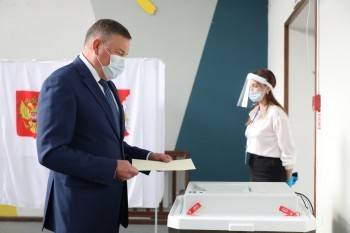 Олег Кувшинников - Губернатор Кувшинников отдал свой голос с утра - vologda-poisk.ru - Вологодская обл. - Вологда