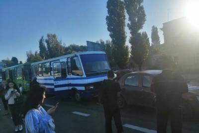 Масштабная авария с двумя автобусами в Одессе: пробка тянется 10 километров, первые детали - politeka.net - Украина - Одесса