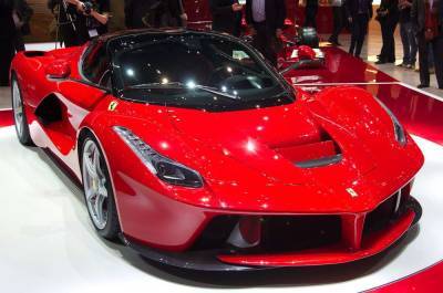 Ferrari хочет презентовать новый гиперкар на базе LaFerrari в ноябре - actualnews.org - Италия