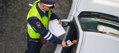 Пьяный водитель ударил патрульного в городе на севере Карелии - stolicaonego.ru - республика Карелия