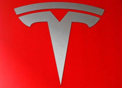 Илон Маск - Кэти Вуд - Кэти Вуд за месяц продала акций Tesla на $200 млн - smartmoney.one - Reuters