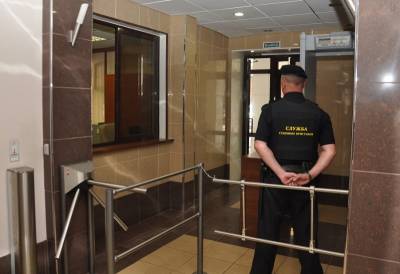 В Смоленской области алиментщика поймали в здании суда и «прижали к стенке» - rabochy-put.ru - Смоленская обл.