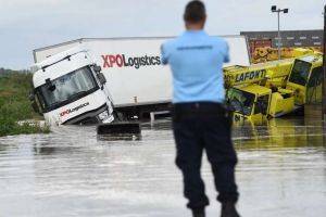 Во Франции - Масштабные наводнения во Франции: гибнут люди. ФОТО - novostiua.news - Украина - Франция