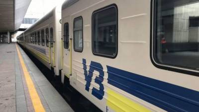 Поезд Черновцы — Киев изменил маршрут из-за обвала грунта - hubs.ua - Украина - Киев - Каменец-Подольский - Тернополь - Черновцы