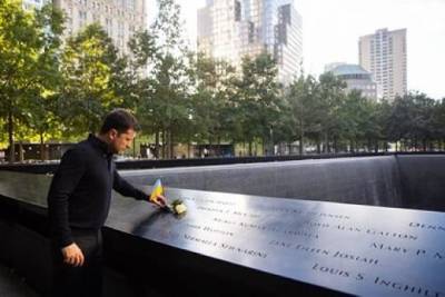 Владимир Зеленский - Внешний вид Зеленского у мемориала 9/11 в Нью-Йорке сочли неприемлемым - versia.ru - Украина - Нью-Йорк - Нью-Йорк