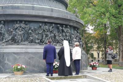 Андрей Никитин - Сергей Бусурин - Игорь Петров - Никитин и Бусурин поздравили новгородцев с Днем российской государственности - mk.ru - Россия - Великий Новгород - Сергей