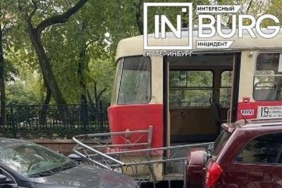 Названы причины схода с рельсов трамвая в Екатеринбурге - eburg.mk.ru - Екатеринбург