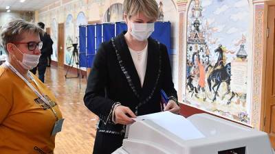 Елена Шмелева - Глава «Сириуса» Шмелева проголосовала на выборах в ГД - iz.ru - Россия - Израиль