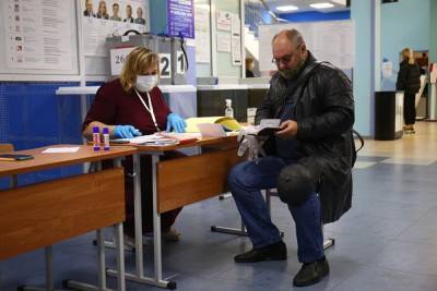 В Свердловской области сломалась система, которой контролировали явку бюджетников - znak.com - Свердловская обл.