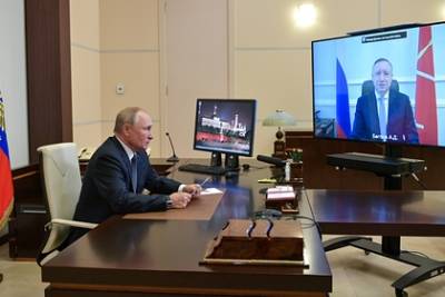 Владимир Путин - Дмитрий Песков - Александр Беглов - Путин призвал вовремя проходить повторную вакцинацию от коронавируса - lenta.ru - Россия - Санкт-Петербург