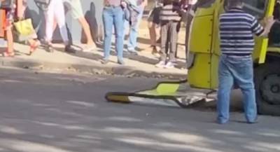 Маршрутка во время поездки потеряла лобовое стекло: кадры ЧП из Одессы - politeka.net - Украина - Одесса