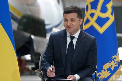 Владимир Зеленский - Алексей Устенко - Зеленский устроит тимбилдинг с депутатами своей партии - lenta.ru - Украина