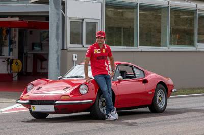 Карлос Сайнс - Роберт Шварцман - На тестах Ferrari поработали Сайнс, Шварцман и Фуоко - f1news.ru - Россия