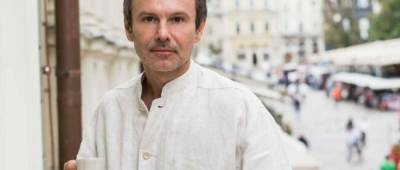 «Очманіти, які кубики»: Вакарчук вразив шанувальників голим торсом. Фото - w-n.com.ua
