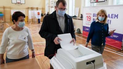 Владимир Путин - Алексей Навальный - Хотя выборы начались, россияне не ожидают больших перемен - golos-ameriki.ru - Россия