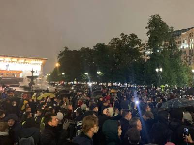 Валерий Рашкин - Коммунисты провели народный сход в центре Москвы. Они планируют делать их регулярными - znak.com - Москва - Россия