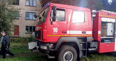 В Кривом Роге утром загорелось военное общежитие (ФОТО, ВИДЕО) - dsnews.ua - Украина - Кривой Рог - Харьковская обл. - Днепропетровская обл.