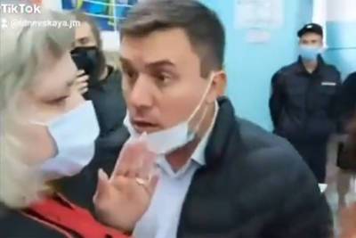 Николай Бондаренко - Российский депутат устроил дебош на избирательном участке - lenta.ru - Саратов - район Заводский, Саратов