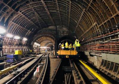Мобильным сигналом покрыли еще две станции пражского метро - vinegret.cz - Чехия - Прага