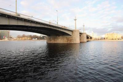 Названо число пострадавших при столкновении катера с опорой моста в Петербурге - spb.mk.ru - Санкт-Петербург