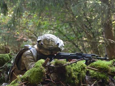 Боевики на Донбассе ранили украинского военного - gordonua.com - Россия - Украина - Крым - Луганская обл. - Донецкая обл. - Обстрелы