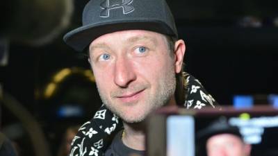 Яна Рудковская - Евгений Плющенко - Александр Плющенко - Сын Плющенко посочувствовал собиравшему в детстве бутылки отцу - 5-tv.ru