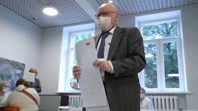 Лео Бокерия - Академик РАН Бокерия проголосовал на выборах в Госдуму РФ - iz.ru - Россия - Израиль
