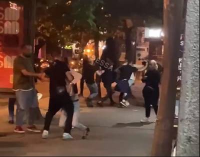 Толпа дебоширов устроила бой в центре Одессы: видео массовой драки - politeka.net - Украина - Одесса
