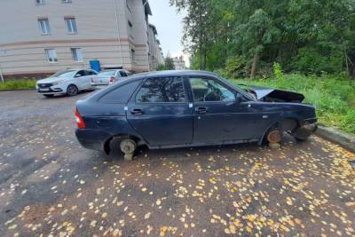 С улиц Костромы убирают брошенные без присмотра автомобили - kostroma.mk.ru - Кострома