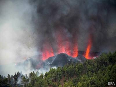Педро Санчес - Извержение вулкана на Канарах. Лава разрушила жилые дома, эвакуированы 5 тыс. человек. Видео - gordonua.com - Украина - Испания