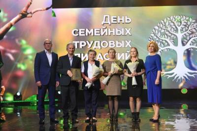В Удмуртии подсчитали общий педстаж представителей учительской династии Главатских – Учительская газета - ug.ru - респ. Удмуртия