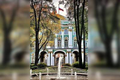 Эрмитаж приспустил флаг в знак траура после трагедии в Перми - spb.mk.ru - Россия - Санкт-Петербург - Пермь - Пермский край