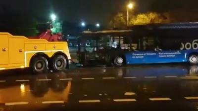 Электробус загорелся ночью в Москве - vm.ru - Москва