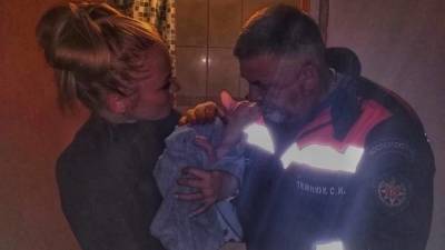 Спасатели в Подмосковье освободили кота, застрявшего лапой в сливном отверстии - vm.ru - Москва - Московская обл.