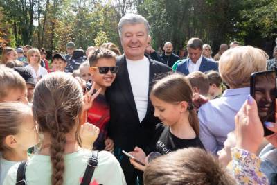 Петр Порошенко - "Необычное амплуа": Порошенко с женой провели для школьников экскурсию по зоопарку - vchaspik.ua - Украина