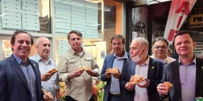 Антониу Гутерреш - Жаир Болсонар - Вильям Де-Блазио - Президента Бразилии не пустили в нью-йоркский ресторан из-за отсутствия прививки - ruposters.ru - США - Бразилия - Нью-Йорк - Нью-Йорк - Reuters