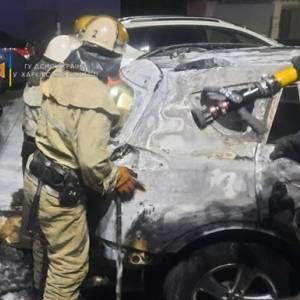 На стоянке в Харькове сгорели шесть автомобилей. Фото - reporter-ua.com - Украина - Харьков - район Харькова