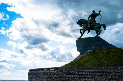 Радий Хабиров - Я люблю спать голая: жительница Уфы обратилась к властям города - news102.ru - Уфа