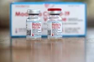 Moderna заявила о необходимости третьей прививки: эффективность снижается - novostiua.news - США - Украина - Япония