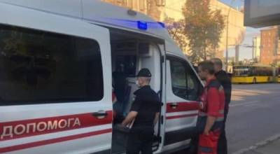 Украинец заступился за девушку и поплатился: "получил нож в живот" - politeka.net - Украина - Киев