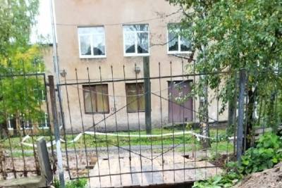 «Мы замерзаем»: в великолукской многоэтажке не включают отопление из-за ремонта - mk-pskov.ru - Псков